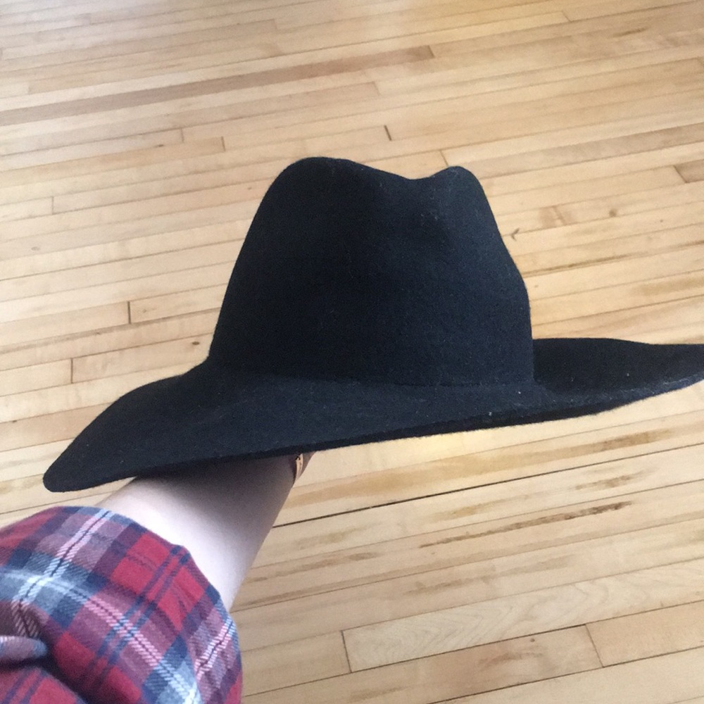 Stylish hat - Picture 3 of 4
